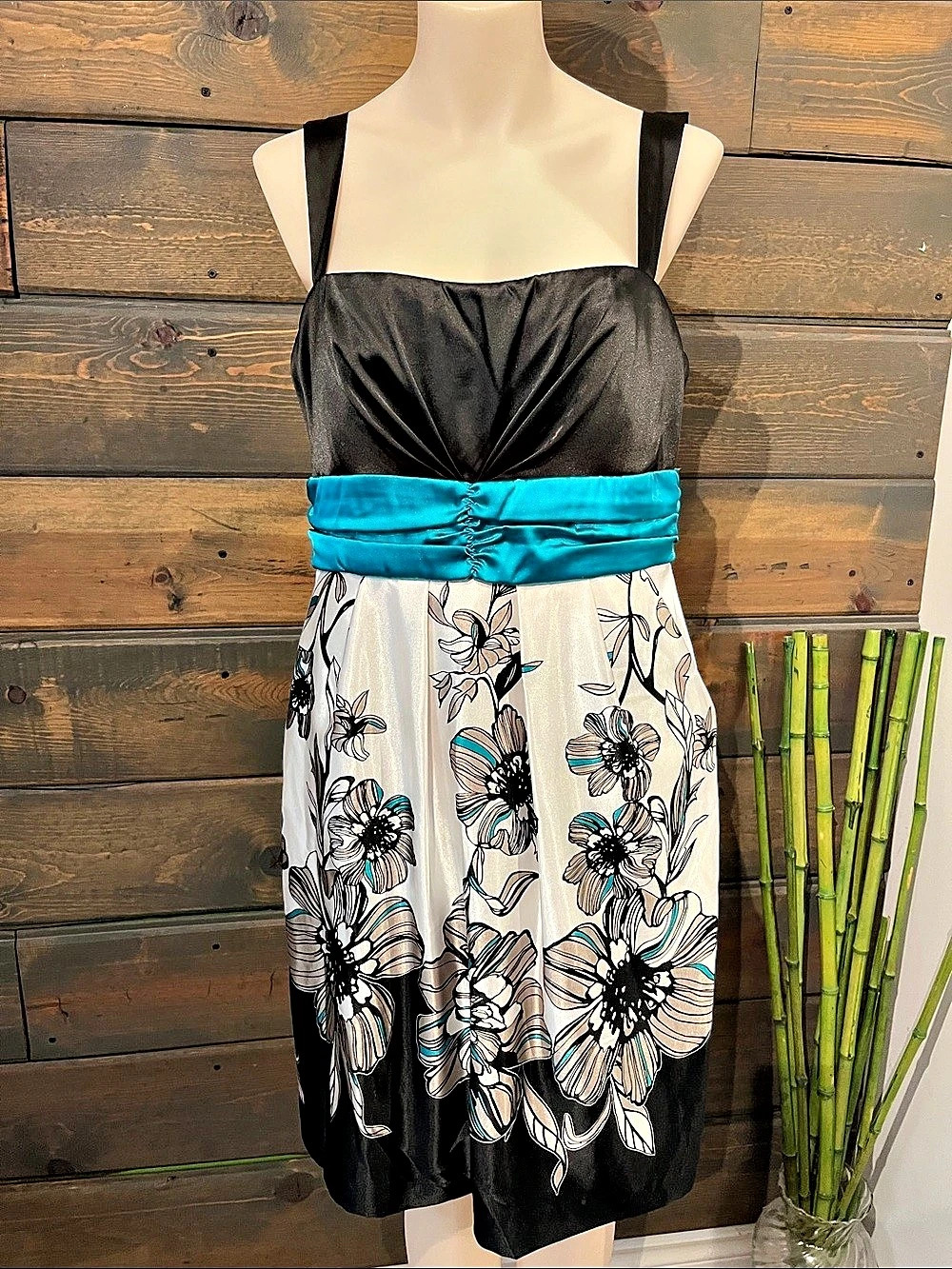 le chรขteau Floral Mini Dress Black & White Size Large Like New